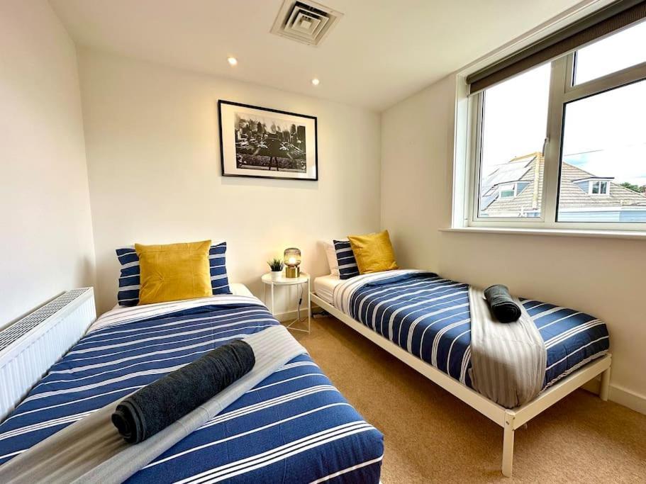 Stunning Panoramic Sea View Beach Location - Sleeps Up To 4 People - Free Parking - The Best Beach! - Great Location - Fast Wifi - Smart Tv - Newly Decorated - Sleeps Up To 4! Close To Bournemouth & Poole Town Centre & Sandbanks المظهر الخارجي الصورة