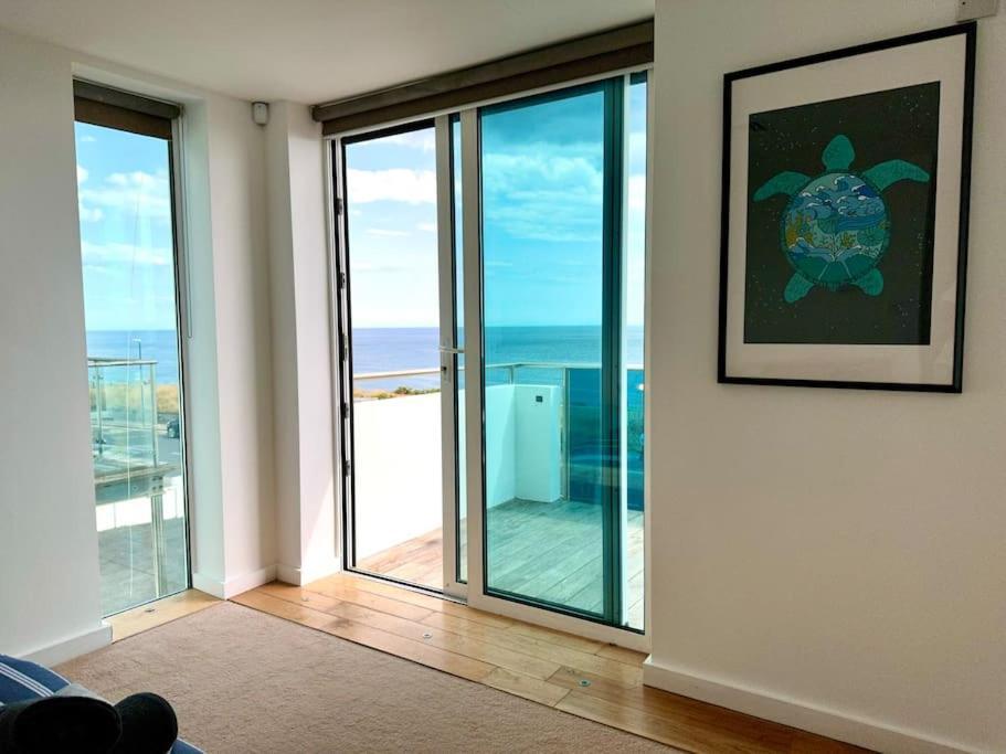 Stunning Panoramic Sea View Beach Location - Sleeps Up To 4 People - Free Parking - The Best Beach! - Great Location - Fast Wifi - Smart Tv - Newly Decorated - Sleeps Up To 4! Close To Bournemouth & Poole Town Centre & Sandbanks المظهر الخارجي الصورة